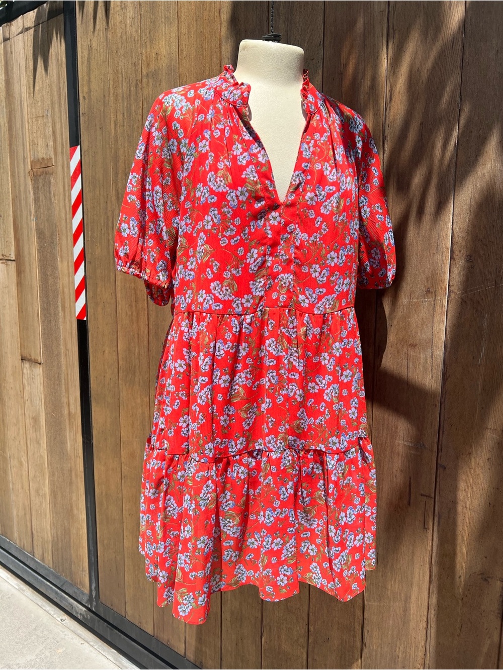 CeCe Bright Red Floral Tiered V-Neck Mini Dress Womens